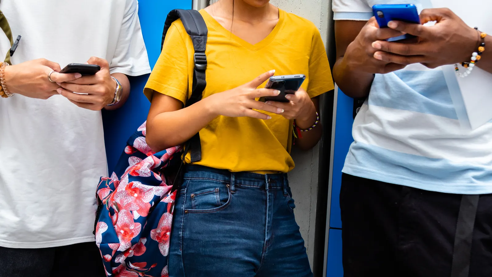 Le PDG de Snapchat critique l'interdiction des réseaux sociaux pour ados